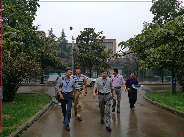 去往教室的路上.jpg 去往教室的路上.jpg